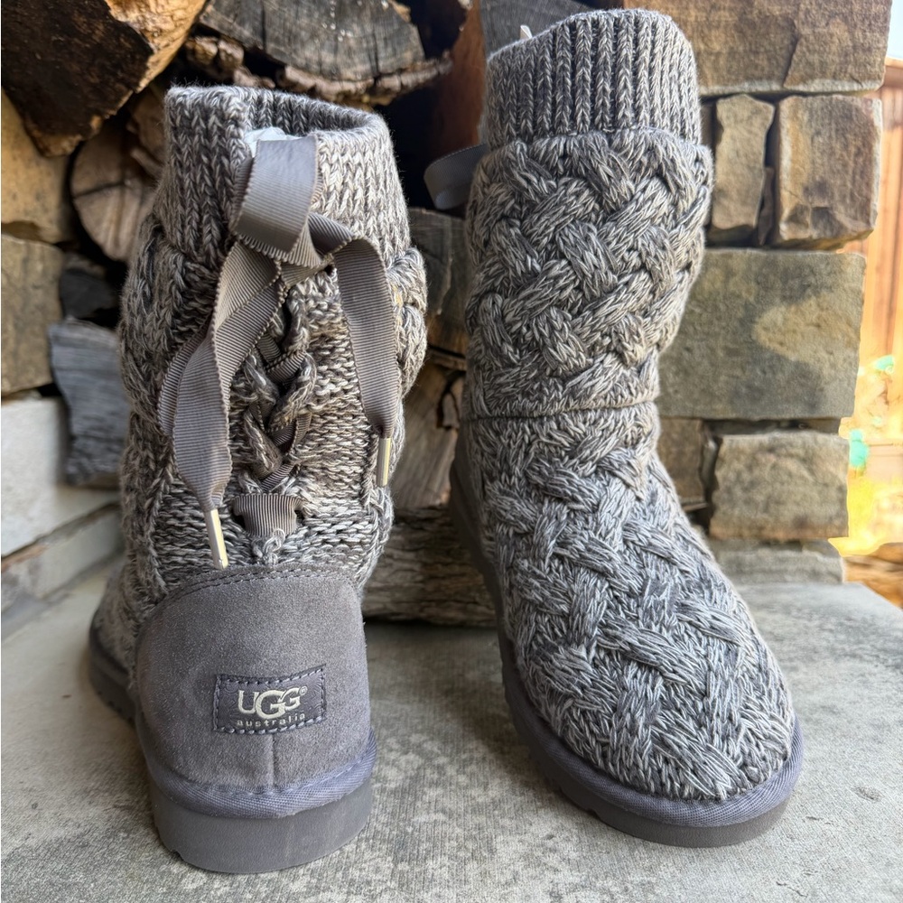 UGG‎ Australia Isla Knit Women's Boots  Gray Cable Knit Boots w/Tie back Sz-9. S